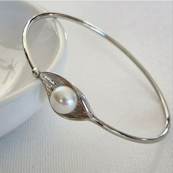 925S Silver 10mm Real Cultured White Freshwater‎ Pearl Solitaire Bangle Bracelet - Picture 1 of 14